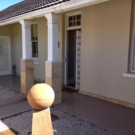 Guesthouse On Irvine Порт Елизабет Екстериор снимка