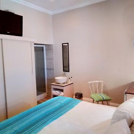 Guesthouse On Irvine Порт Елизабет Екстериор снимка
