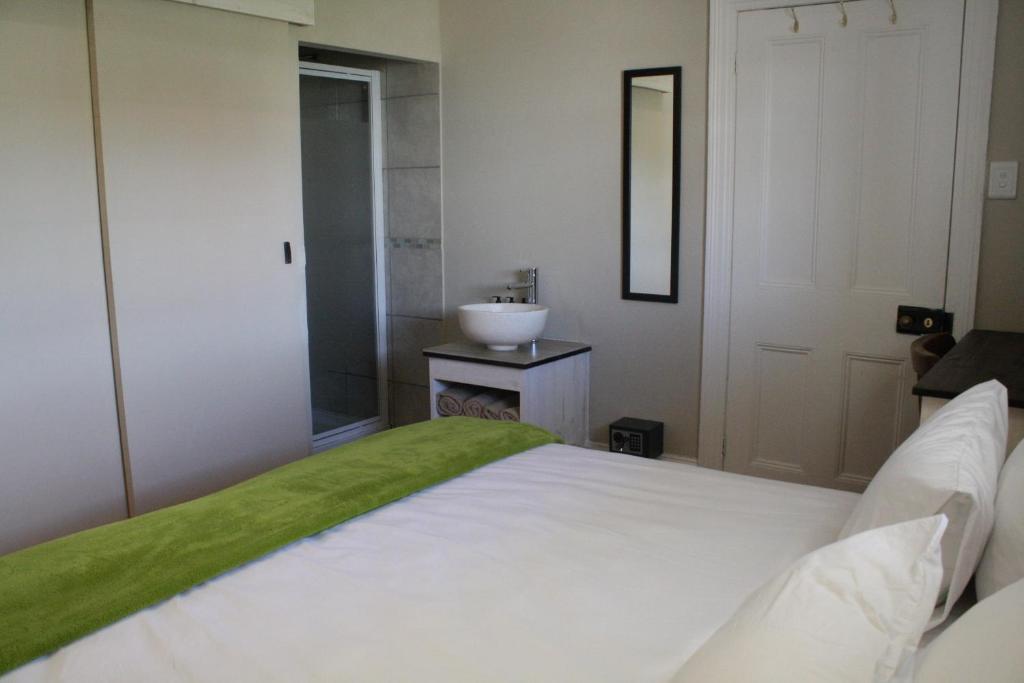 Guesthouse On Irvine Порт Елизабет Екстериор снимка