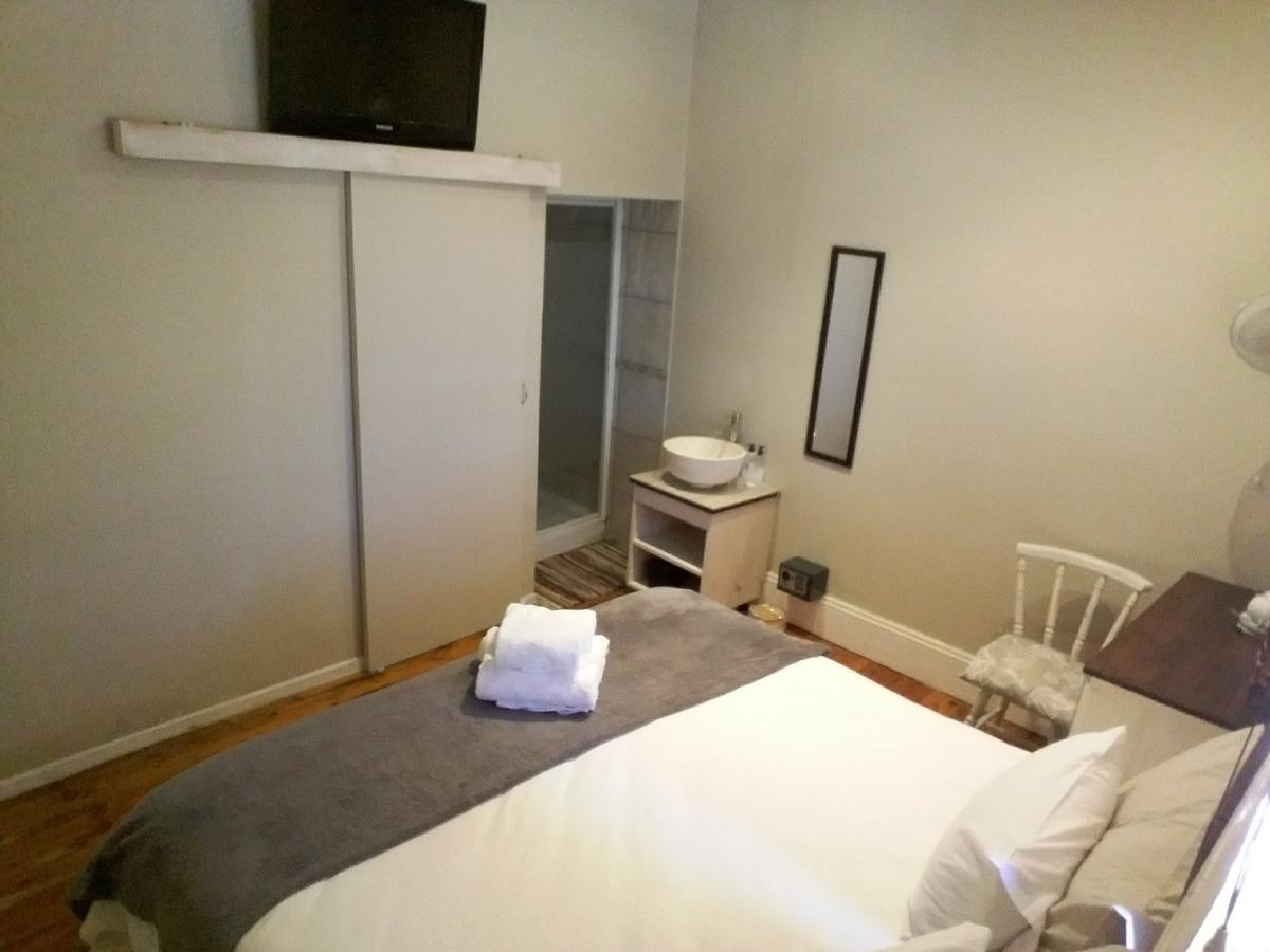 Guesthouse On Irvine Порт Елизабет Екстериор снимка