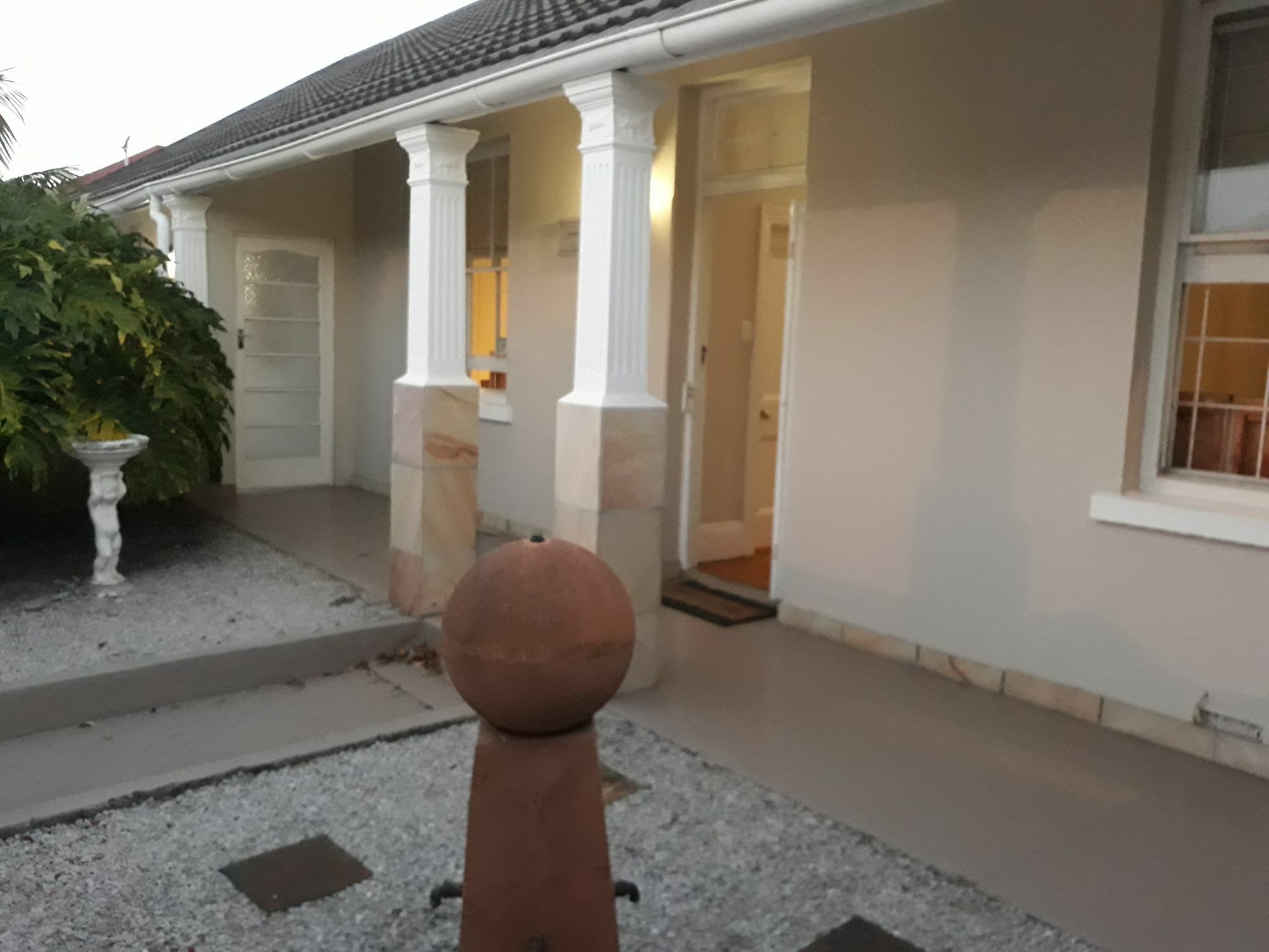 Guesthouse On Irvine Порт Елизабет Екстериор снимка