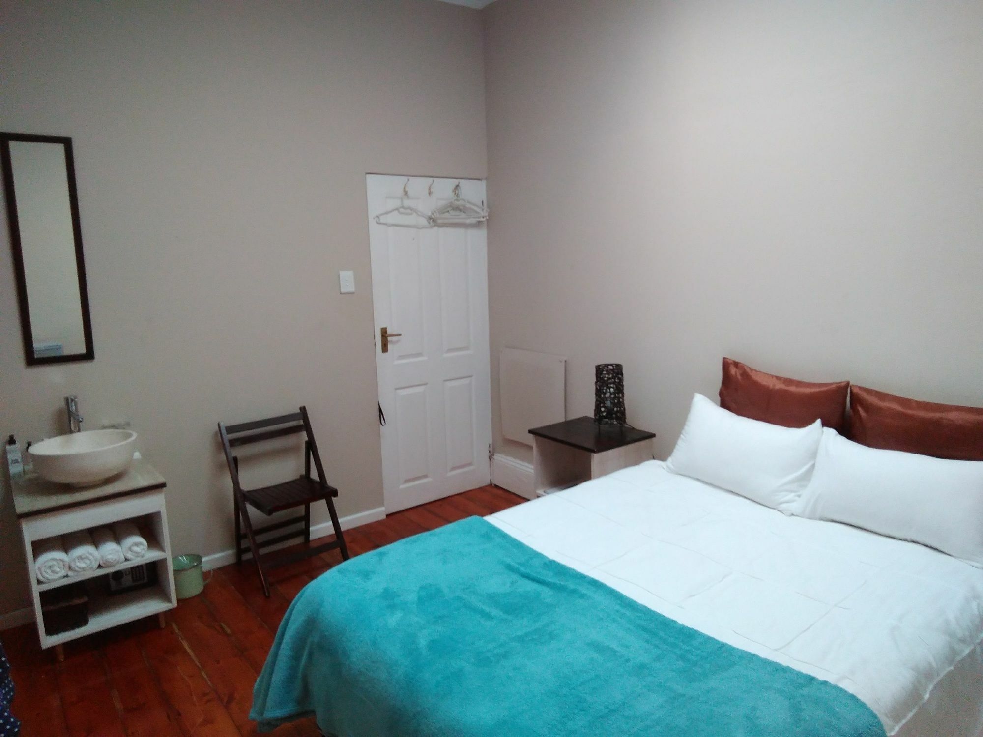 Guesthouse On Irvine Порт Елизабет Екстериор снимка